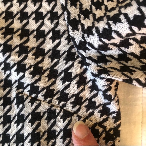 Talbots Houndstooth Zip Neck Knit Top. Size small. - Picture 6 of 9